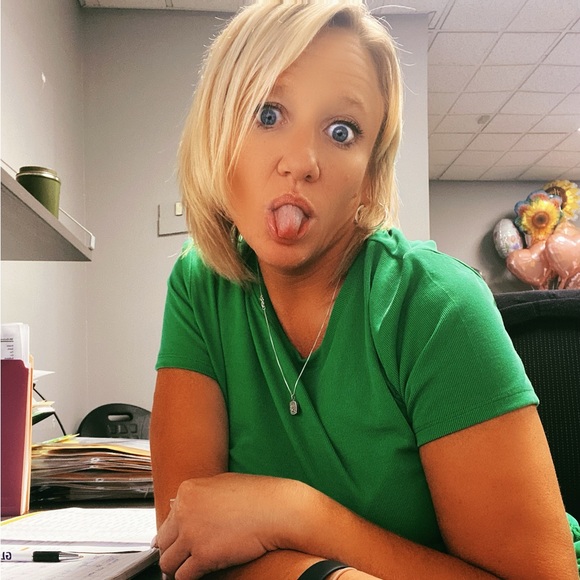 Meet your Posher, Tabitha - Picture 1 of 1